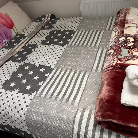 Quite Room In Hornchurch Near Romford Station On Elizabeth Line To And From Heathrow Airport Exterior photo