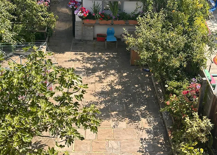 Quite Room In Hornchurch Near Romford Station On Elizabeth Line To And From Heathrow Airport
