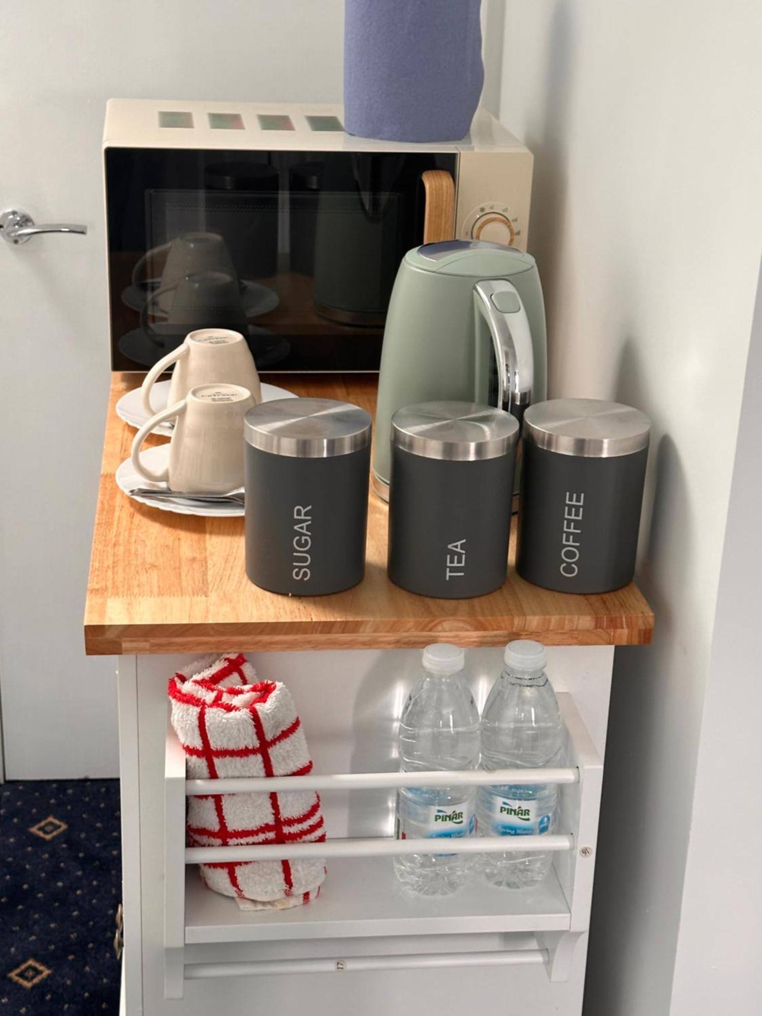 Homestay Quite In Hornchurch Near Station On Elizabeth Line To And From Heathrow Airport *