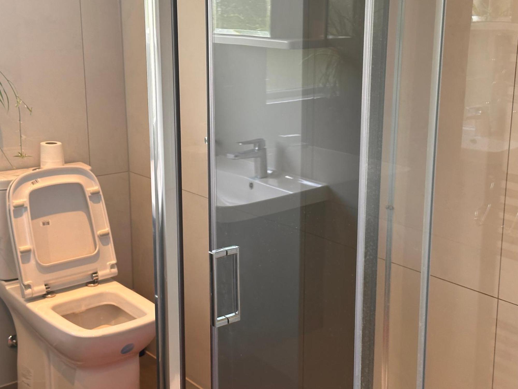Quite In Hornchurch Near Station On Elizabeth Line To And From Heathrow Airport * Romford