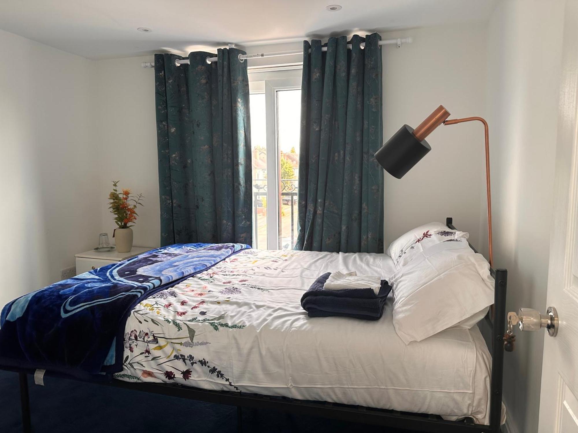 Homestay Quite In Hornchurch Near Station On Elizabeth Line To And From Heathrow Airport Romford