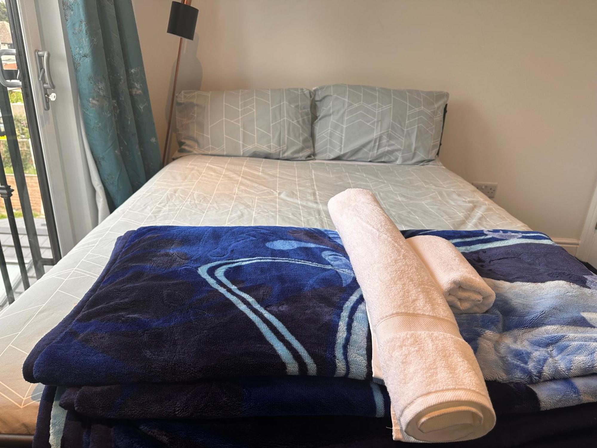 Quite In Hornchurch Near Station On Elizabeth Line To And From Heathrow Airport Homestay