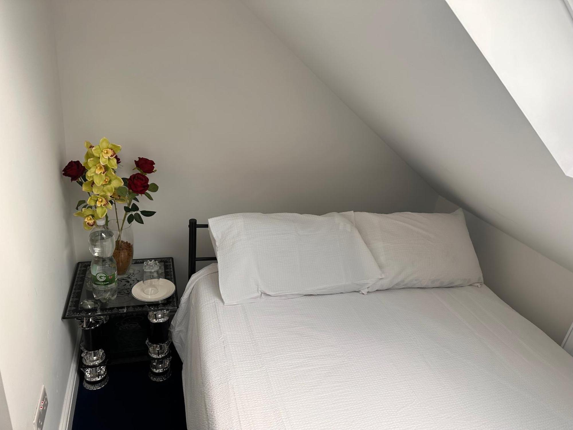 Quite In Hornchurch Near Station On Elizabeth Line To And From Heathrow Airport * Romford