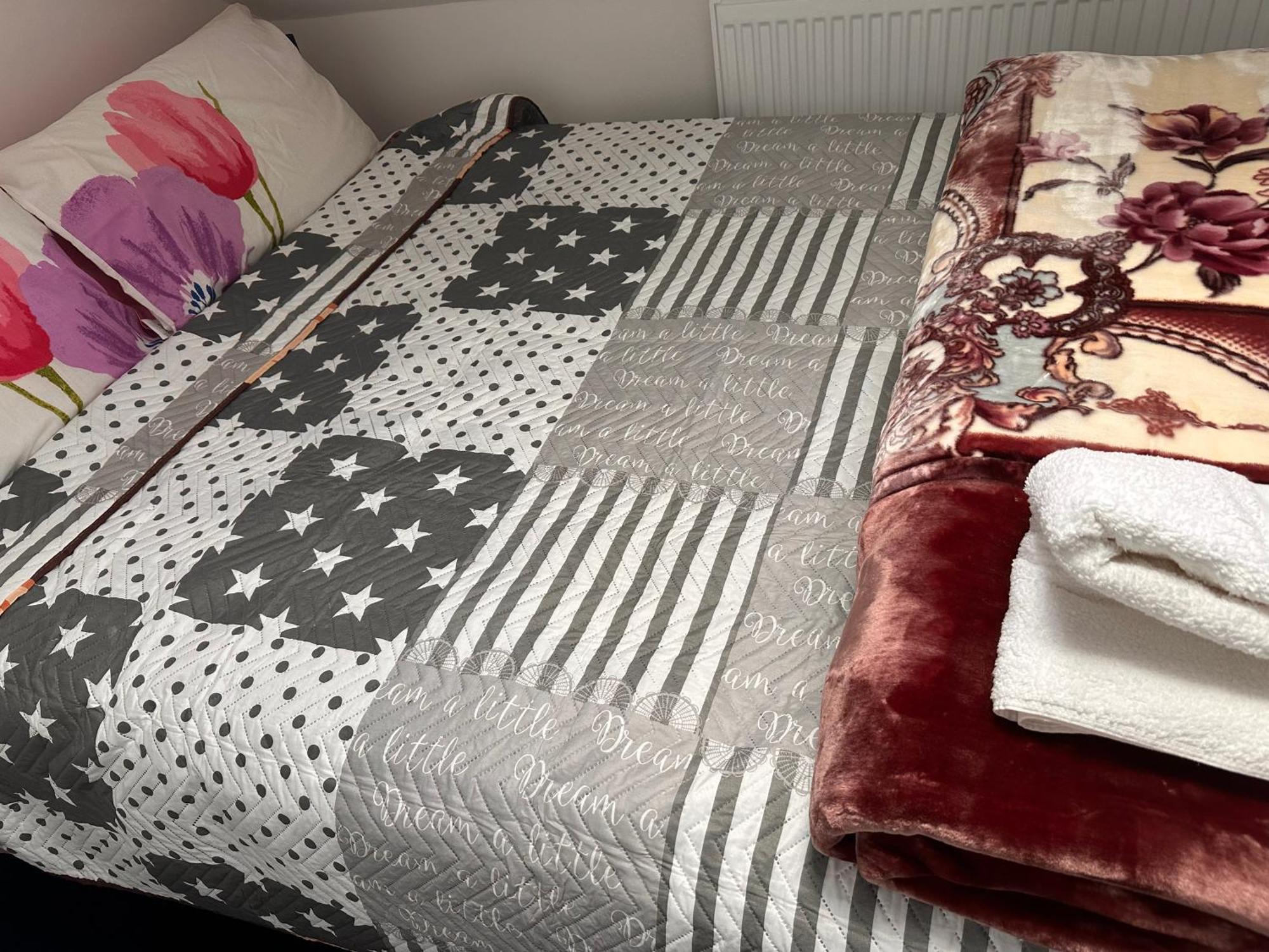 Quite In Hornchurch Near Station On Elizabeth Line To And From Heathrow Airport Homestay *